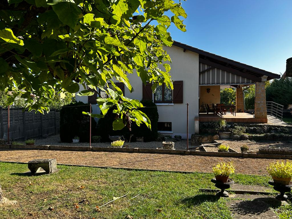 Villa de Charme à Vendre à Gleizé - Emplacement Stratégique 
